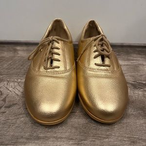 Easy Spirit gold Oxford shoes size 7